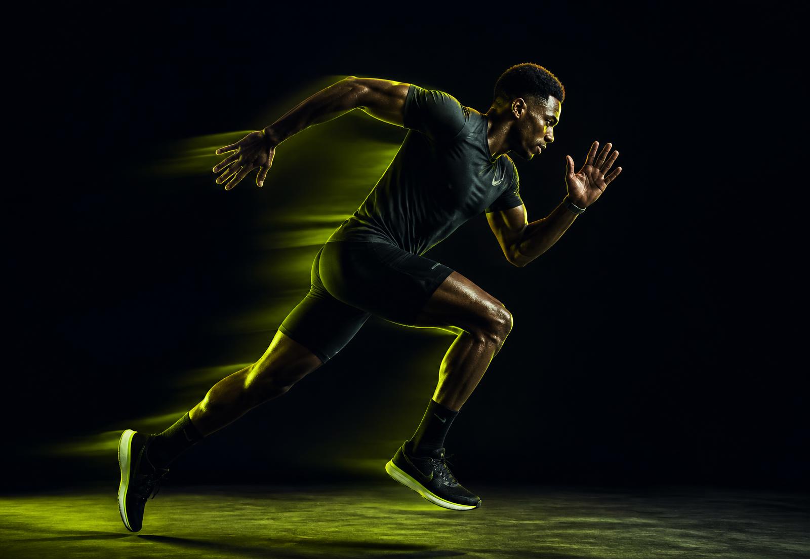 Atleta en carrera con iluminación volt